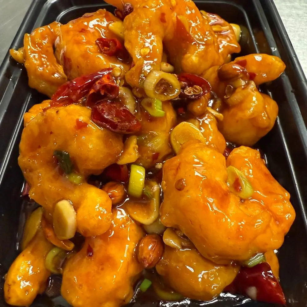 Sweet-spicy General Tso's chicken at Sichuan Spicy Factory 大川小渝，a Chinese Restaurant in Chino